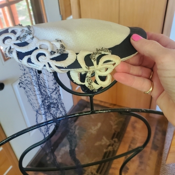 Famous Barr Co. Vintage Veiled Tie Hat - Picture 5 of 12